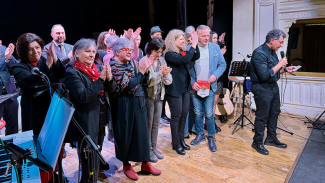 La musica va sul palco per i bambini del Meyer 830