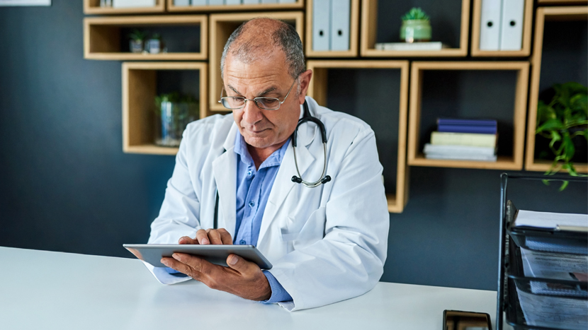 Enpam ha già erogato a dicembre aumenti sulla pensione a 4.982 medici di medicina generale e pediatri di libera scelta, per un totale di circa 12 milioni di euro. Per altri 11mila medici il conguaglio verrà corrisposto nel corso dei prossimi mesi.
L'incremento delle pensioni, con tanto di arretrati, è relativo agli adeguamenti economici per il triennio 2019-2021, che erano stati stabiliti dagli Accordi collettivi nazionali (Acn) per la Medicina generale e per la Pediatria, entrati in vigore nel corso del 2024.