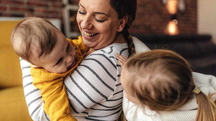 C’è tempo fino al 9 dicembre 2025 per le dottoresse iscritte all’Enpam per richiedere il nuovo bonus mamme, che può arrivare fino a 480 euro annui (40 euro al mese). Il beneficio statale spetta a chi ha almeno due figli e un reddito 2025 fino a 40mila euro, con limiti legati all’età dei figli. Sono escluse le dipendenti a tempo indeterminato con tre o più figli, già beneficiarie della decontribuzione. La domanda si presenta online sul sito Inps, tramite contact center o patronato. Per chi matura i requisiti dopo il 9 dicembre, la scadenza slitta al 31 gennaio 2026.