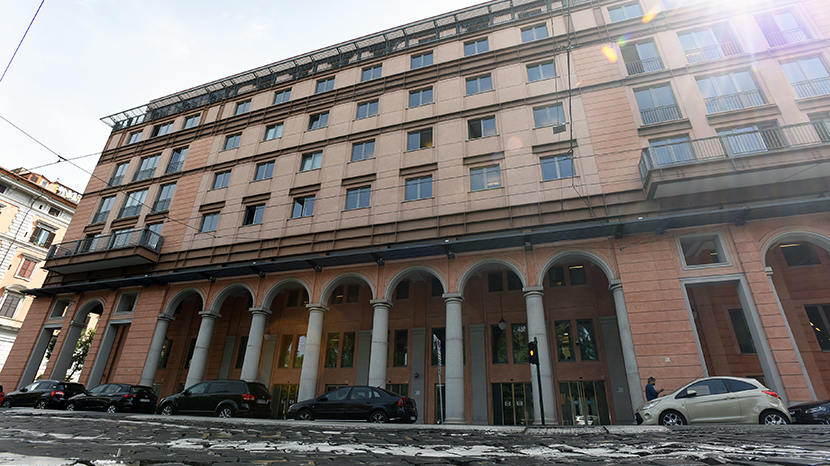 È sufficiente un minuto, o poco più, per presentare domanda di ricongiunzione ad Enpam. Bastano, infatti, pochi clic per fare la richiesta di trasferimento dei contributi versati nella gestione separata Inps e valorizzarli nella cassa di previdenza dei medici e dentisti.
La domanda di ricongiunzione all’Enpam non è vincolante, ma di carattere “esplorativo”.
Si presenta tramite l’area riservata del sito Enpam.it oppure attraverso l’Ordine dove si è iscritti.
Una volta ricevuta la domanda, l’Enpam farà richiesta del prospetto dei contributi all’Inps (e/o agli altri eventuali enti indicati dall’iscritto), che dovrà quindi fornire un riscontro nel più breve tempo possibile.