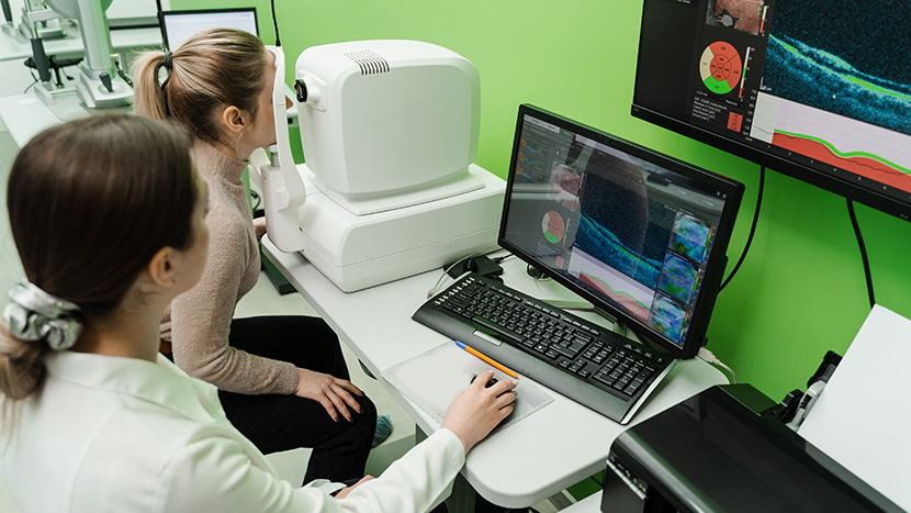 Torino si conferma laboratorio d’innovazione per l’oftalmologia con due tecnologie che migliorano precisione e sicurezza in sala operatoria: l’esoscopio 3D in realtà aumentata del Koelliker e l’Oct intraoperatorio introdotto da Humanitas Sedes Sapientiae. Strumenti che rendono la chirurgia oculare più accurata, riducendo rischi e complicanze per tutti i pazienti.