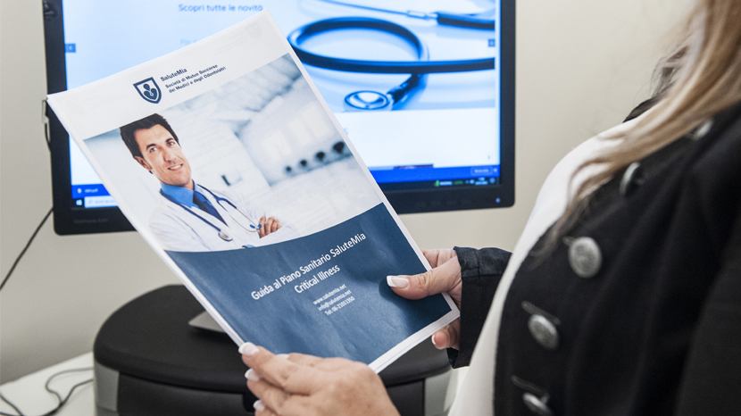 SaluteMia, la mutua sanitaria di medici e odontoiatri, ha aperto le iscrizioni per la copertura semestrale 2026. I Piani sanitari semestrali decorrono dal 1° luglio e garantiscono copertura fino alla fine dell’anno, permettendo agli iscritti di costruire una protezione socio-sanitaria su misura per sé e per i propri familiari.
La novità del 2026 è l'accesso gratuito a FondoSanità, un'opportunità per iniziare a costruire anche la propria rendita previdenziale aggiuntiva. Per scoprire i costi, le prestazioni e aderire, basta consultare il sito web di SaluteMia oppure chiamare il numero 06.21011350.