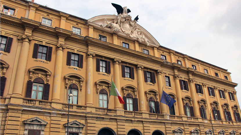 Enpam investe altri 250 milioni di euro nell'economia italiana. Il nuovo piano, approvato dal Consiglio di amministrazione, punta su piccole e medie imprese quotate, venture capital e settore immobiliare, con l'obiettivo di sostenere la crescita del Paese e contribuire alla solidità delle pensioni future di medici e odontoiatri.