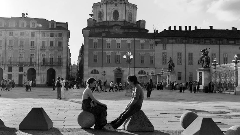 Sguardi in piazza Castello