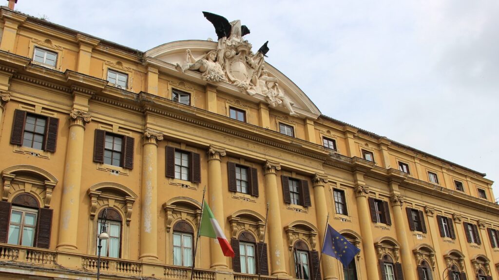 Dopo tempi di gestazione record, i ministeri vigilanti hanno dato il via libera agli aumenti delle pensioni Enpam per il 2026. L'adeguamento all'inflazione e agli arretrati verranno pagati con il cedolino di novembre